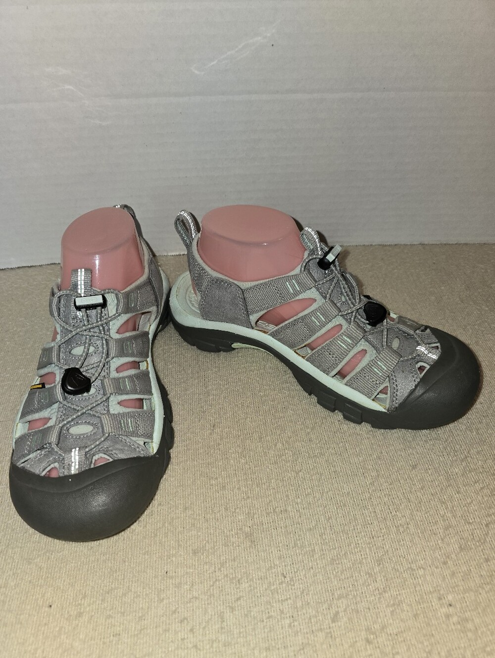 Keen Women's Gray and Mint Outdoor Sandal - Sporty Closed-Toe Water Shoe size 7